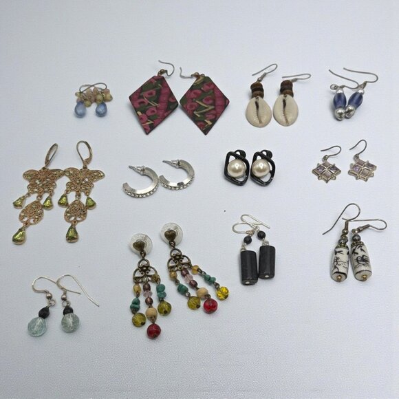 Lot Of 12 Vintage Earrings Assorted Styles & Materials Including Beads Shells Me - Picture 1 of 6